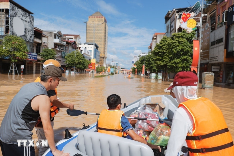  Bộ Y tế đề nghị đẩy mạnh tuyên truyền, hướng dẫn người dân vùng bị ảnh hưởng bão lũ không sử dụng gia súc, gia cầm chết làm thức ăn hoặc chế biến thực phẩm (Ảnh: TTXVN)