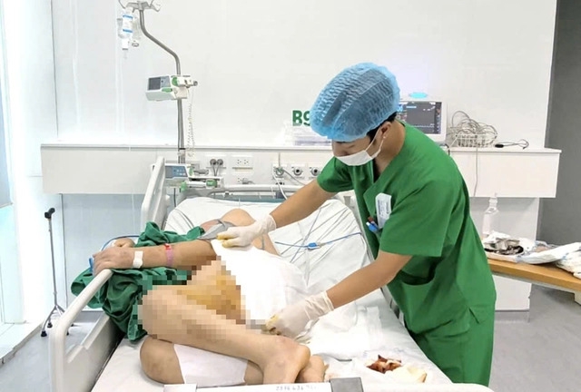 mụn nhọt hay vết trầy xước tưởng chừng nhỏ bé đôi khi lại là nguyên nhân cho vi khuẩn tấn công, đặc biệt ở người có bệnh nền