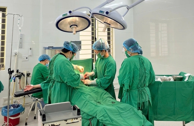 phẫu thuật cứu sống sản phụ bị rau bong non sau tai nạn giao thông phẫu thuật cứu sống sản phụ bị rau bong non sau tai nạn giao thông