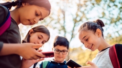 Thiếu niên nghiện mạng xã hội có biểu hiện hung hăng hơn