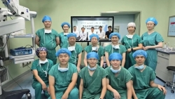 ca phau thuat mat tu xa bang robot dau tien tren the gioi