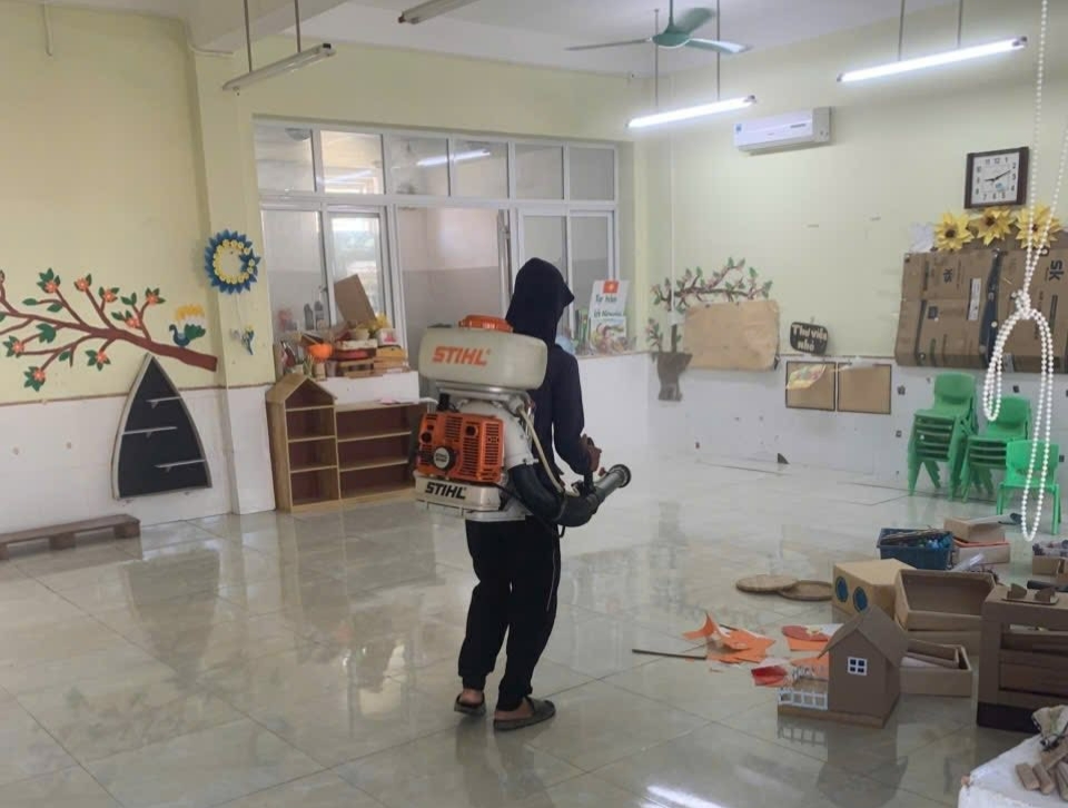 CDC Hà Nội yêu cầu các đơn vị có liên quan thông qua các chiến dịch diệt lăng quăng, bọ gậy, phun hóa chất diệt muỗi trưởng thành tại khu vực nguy cơ, ổ dịch