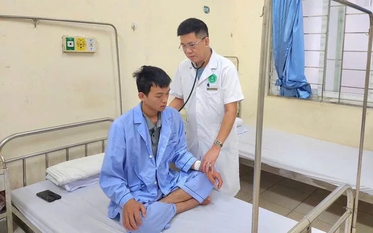 Mỗi ngày Bệnh viện Đa khoa Gia Lâm tiếp nhận 10-15 ca nghi ngờ hoặc xác định mắc bệnh (Bệnh viên Đa khoa Gia Lâm)