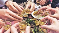 tuyet doi khong su dung san pham ruou khong ro nguon goc