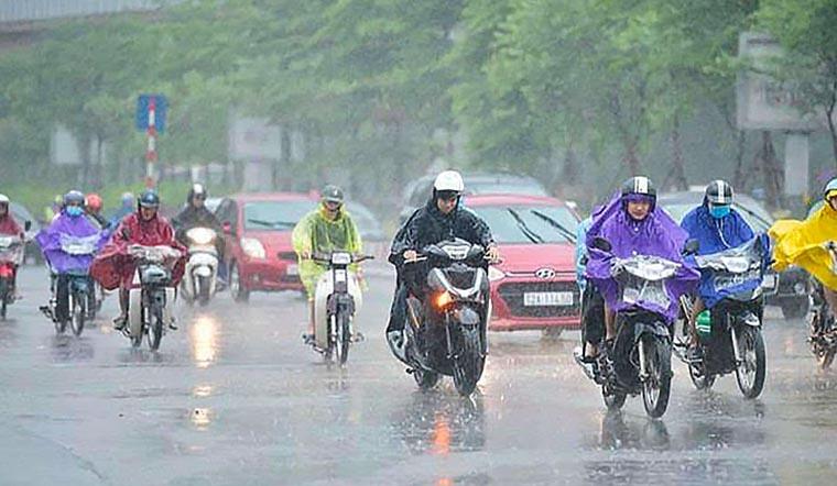 tai nạn do áo mưa cánh dơi quấn vào bánh xe không hiếm gặp tai nạn do áo mưa cánh dơi quấn vào bánh xe không hiếm gặp