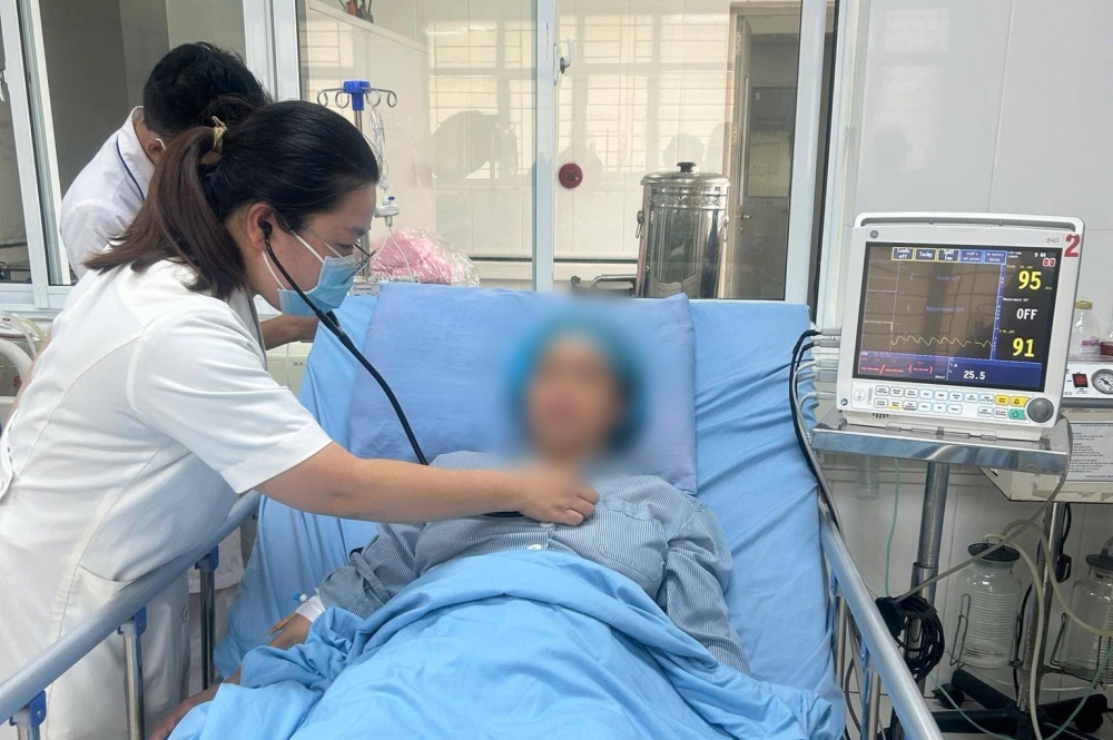 Nhờ phác đồ điều trị phù hợp, bệnh nhân bị đuối nước mặn đã thoát khỏi lằn ranh sinh tử sau 15 ngày điều trị tích cực Nhờ phác đồ điều trị phù hợp, bệnh nhân bị đuối nước mặn đã thoát khỏi lằn ranh sinh tử sau 15 ngày điều trị tích cực