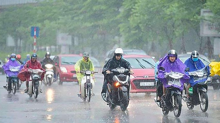 Chấn thương ngực và hàm mặt do áo mưa quấn vào bánh xe máy