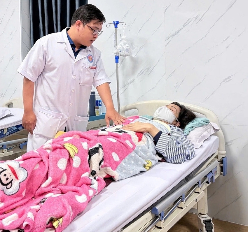 , Sở Y tế Quảng Ngãi ghi nhận 105 người vào bệnh viện khám trong 4 ngày qua sau khi ăn bánh mì mua tại các điểm bán thuộc cơ sở Hồng Vân, trong đó 73 người nằm viện , Sở Y tế Quảng Ngãi ghi nhận 105 người vào bệnh viện khám trong 4 ngày qua sau khi ăn bánh mì mua tại các điểm bán thuộc cơ sở Hồng Vân, trong đó 73 người nằm viện