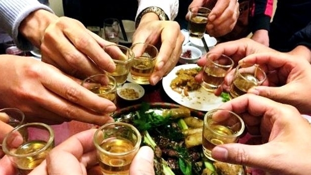 Hải Phòng: Ngộ độc rượu khiến 1 người chết, 6 người nhập viện