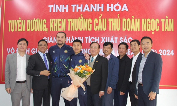 Tỉnh Thanh Hóa vinh danh tuyển thủ quốc gia Doãn Ngọc Tân