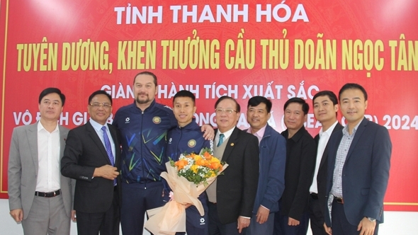 Tỉnh Thanh Hóa vinh danh tuyển thủ quốc gia Doãn Ngọc Tân