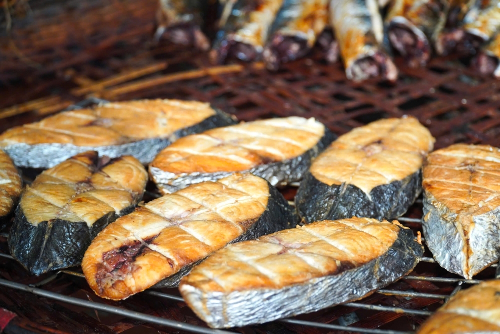 Về xã có mật độ dân số đông nhất Việt Nam để thưởng thức cá nướng