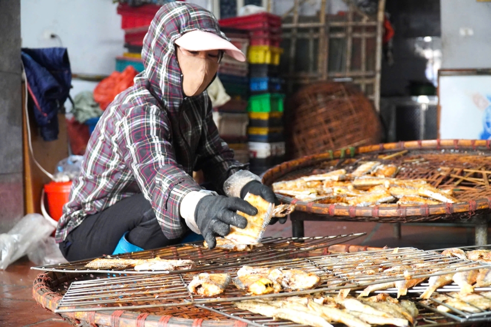 Về xã có mật độ dân số đông nhất Việt Nam để thưởng thức cá nướng