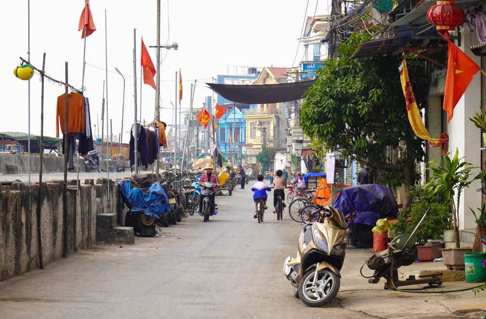 Về xã có mật độ dân số đông nhất Việt Nam để thưởng thức cá nướng