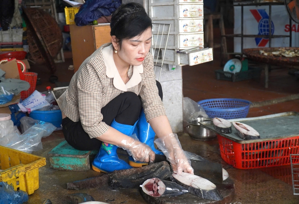 Về xã có mật độ dân số đông nhất Việt Nam để thưởng thức cá nướng