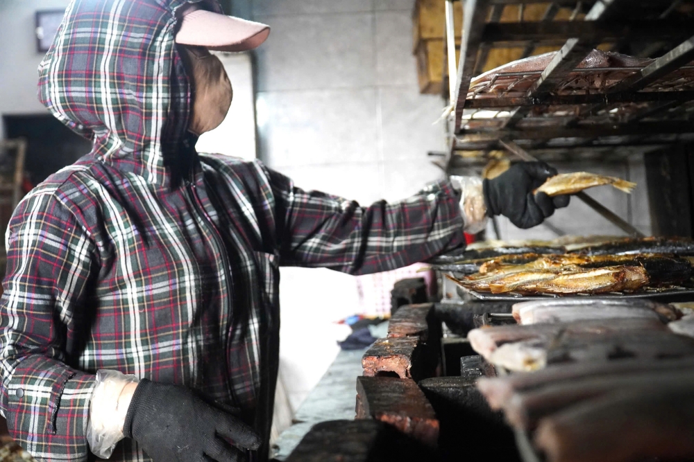 Về xã có mật độ dân số đông nhất Việt Nam để thưởng thức cá nướng