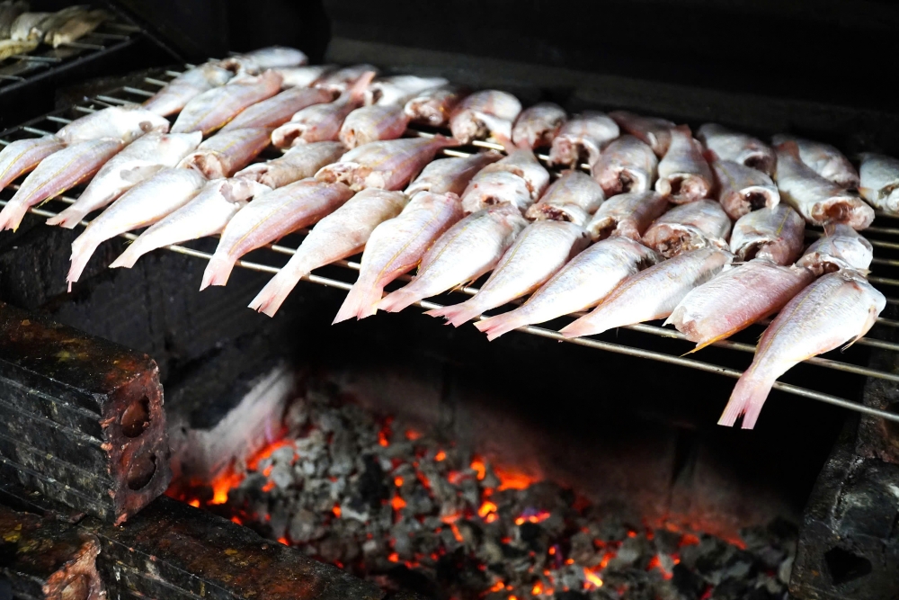 Về xã có mật độ dân số đông nhất Việt Nam để thưởng thức cá nướng