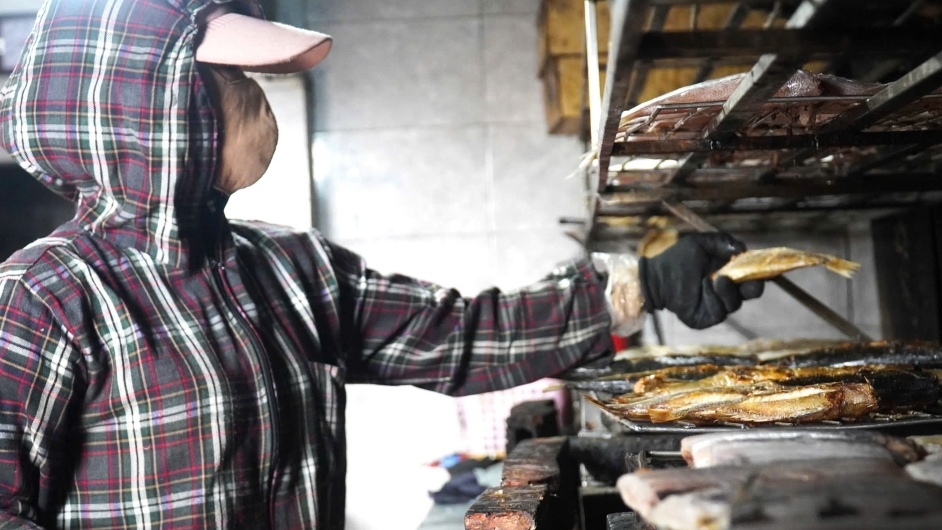 Về xã có mật độ dân số đông nhất Việt Nam để thưởng thức cá nướng