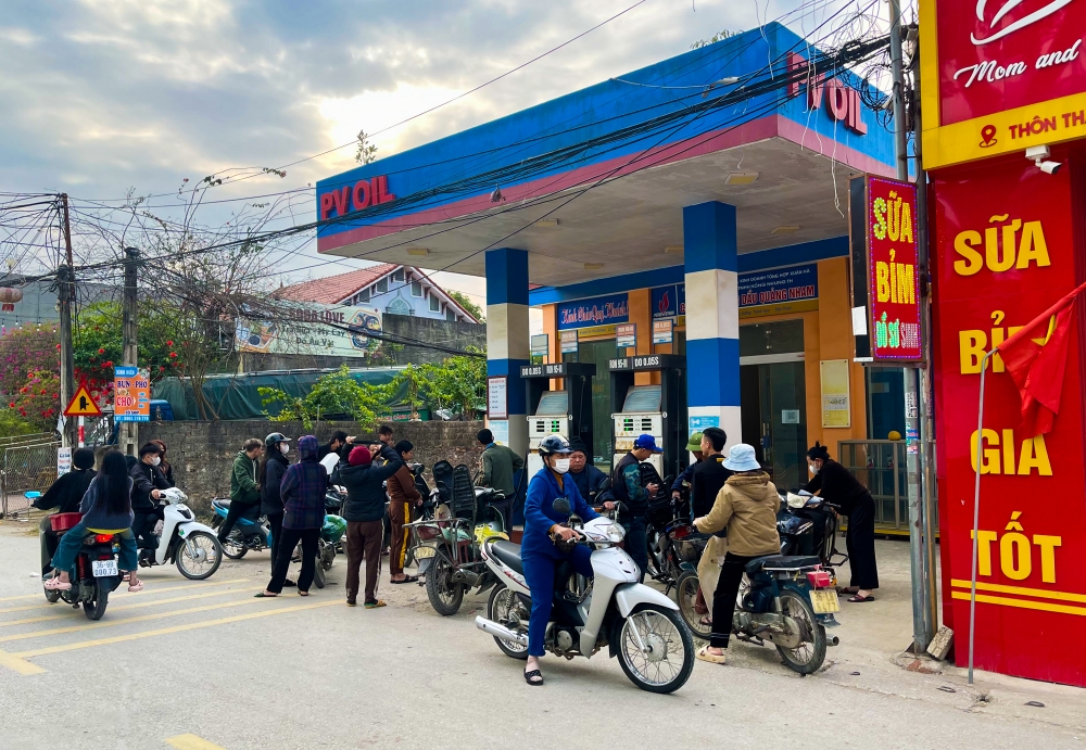 Nhịp sống người dân vùng biển Thanh Hóa chiều 30 Tết