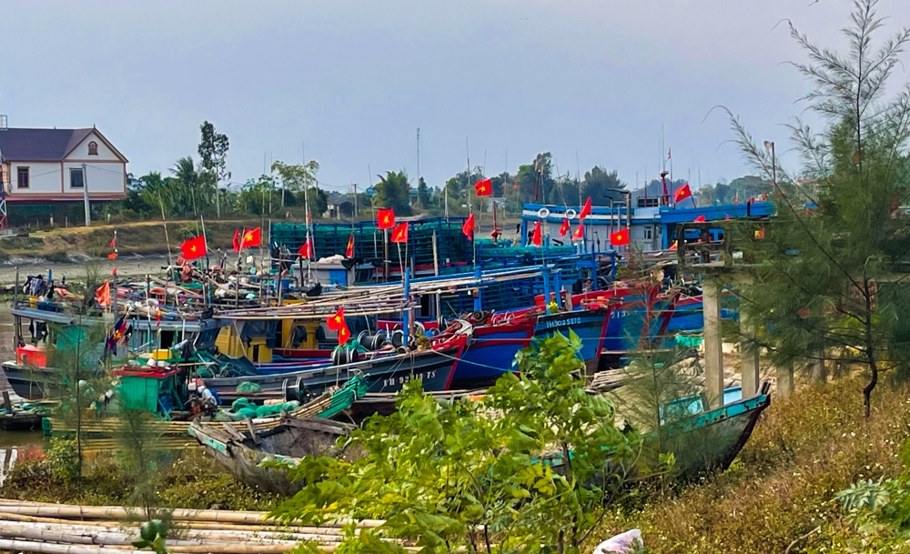 Nhịp sống người dân vùng biển Thanh Hóa chiều 30 Tết