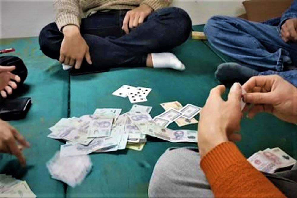 Thanh Hóa: Bắt quả tang 4 cán bộ Chi cục dự trữ Nhà nước huyện Hà Trung đang đánh bạc