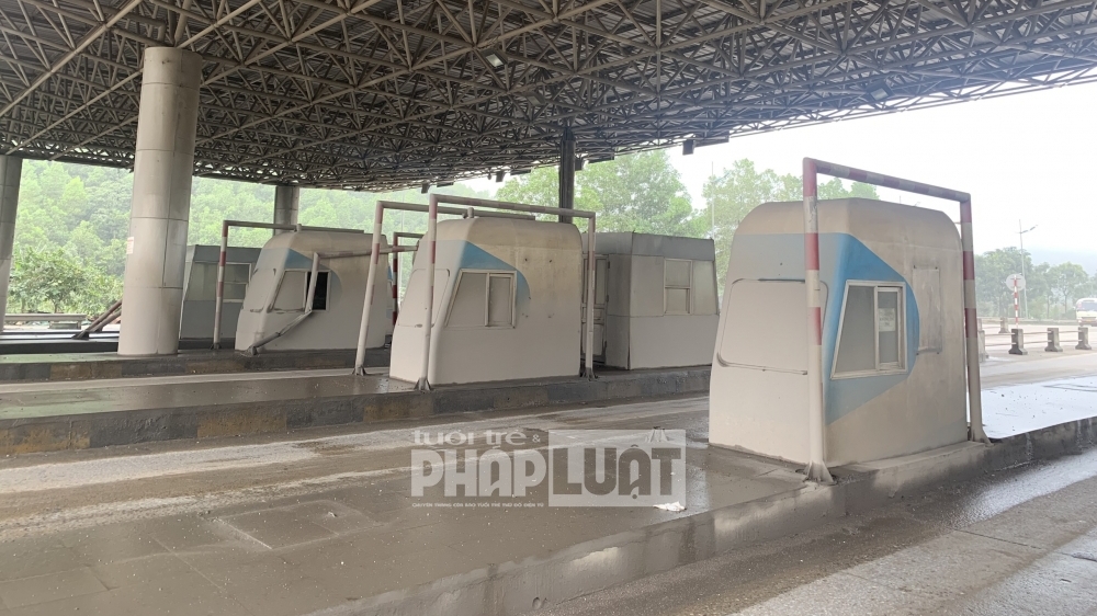 Thanh Hóa: Trạm thu phí bỏ hoang, nhiều năm “án ngữ” giữa đường Quốc Lộ 1A