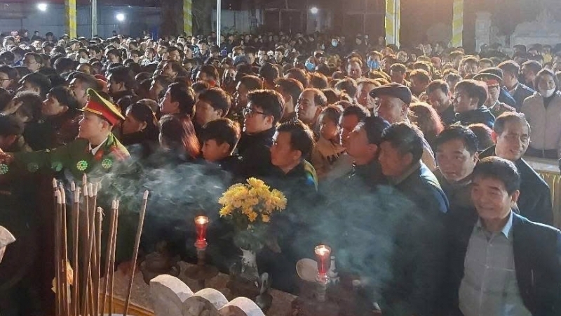 Hàng nghìn người dân nô nức đến khai ấn đền Trần ở Thanh Hóa