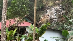 Thanh Hoá: Sạt lở đất đá, đôi vợ chồng thoát chết trong gang tấc