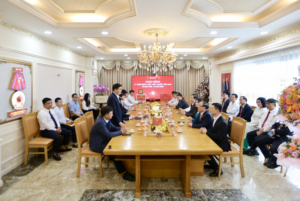 Chủ tịch tỉnh Thanh Hoá chúc mừng các đơn vị y tế nhân ngày Thầy thuốc Việt Nam