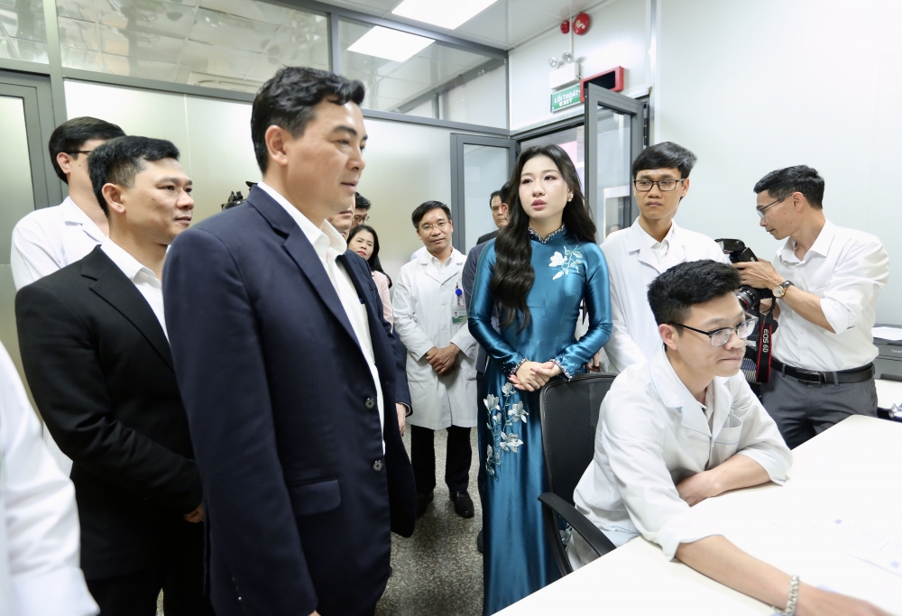 Chủ tịch tỉnh Thanh Hoá chúc mừng các đơn vị y tế nhân ngày Thầy thuốc Việt Nam