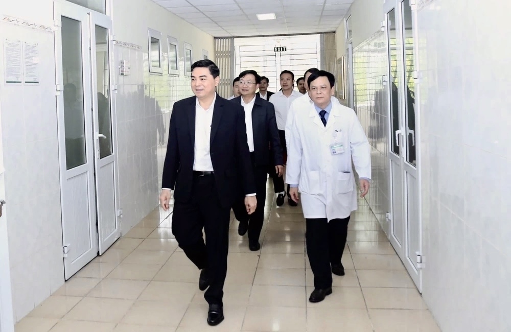 Chủ tịch UBND tỉnh Thanh Hoá chúc mừng các đơn vị y tế nhân ngày Thầy thuốc Việt Nam