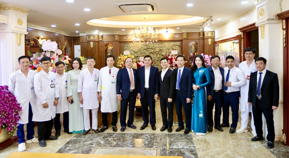 Chủ tịch UBND tỉnh Thanh Hoá chúc mừng các đơn vị y tế nhân ngày Thầy thuốc Việt Nam