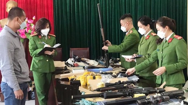 Thái Nguyên: Phát hiện hai tài xế xe ô tô chở hơn 10 nghìn viên đạn, phụ kiện súng hơi