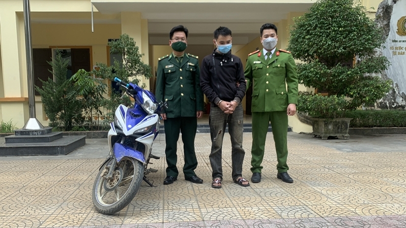 Nghệ An: Bắt đối tượng nghiện chuyên cướp giật điện thoại của học sinh