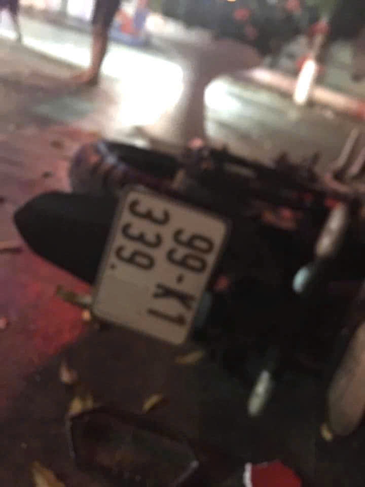 Thanh Hoá: Xe máy tông vào tường rào UBND huyện, 3 người thương vong