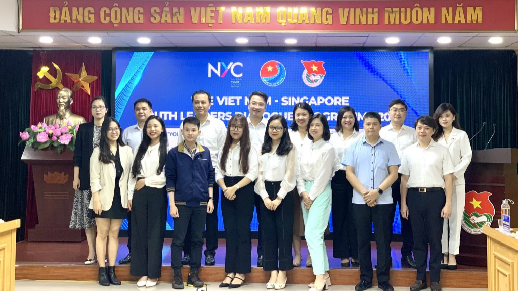 Các đồng chí lãnh đạo cùng đại biểu thanh niên tại điểm cầu Hà Nội, Việt Nam