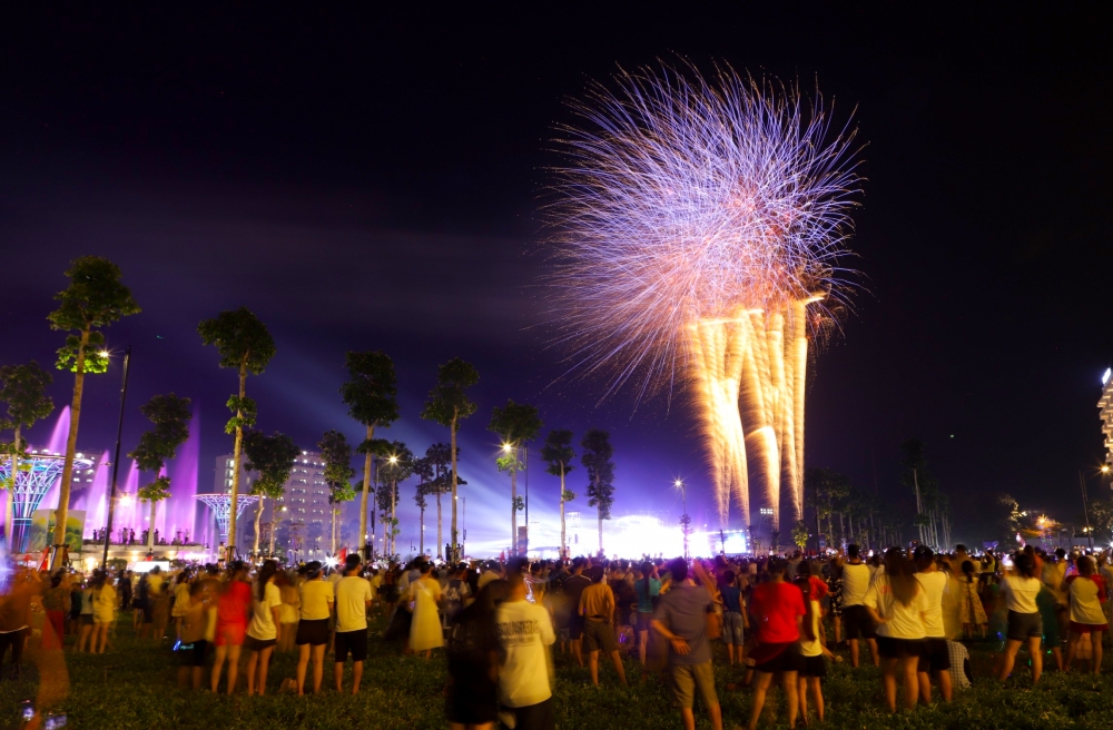 Thanh Hoá: Mãn nhãn màn bắn pháo hoa tại Lễ hội du lịch biển Sầm Sơn 2024