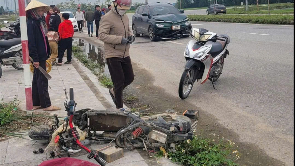 Thanh Hoá: Va chạm với xe ô tô, 1 học sinh tử vong