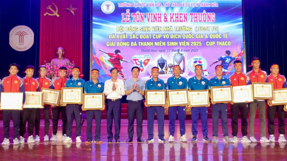 Thanh Hóa khen thưởng đội bóng giành cú đúp vô địch Giải bóng đá sinh viên Quốc gia và Quốc tế