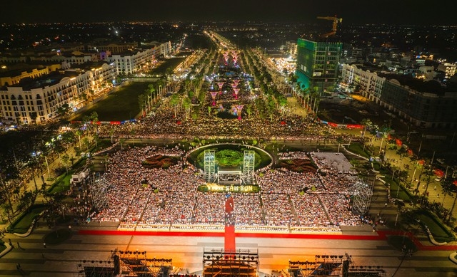 Thanh Hoá: Hàng nghìn người dân dự đêm khai mạc du lịch biển Sầm Sơn