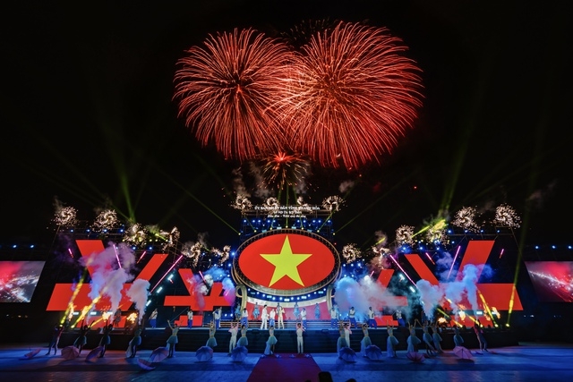 Thanh Hoá: Hàng nghìn người dân dự đêm khai mạc du lịch biển Sầm Sơn