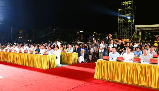 Thanh Hoá: Hàng nghìn người dân dự đêm khai mạc du lịch biển Sầm Sơn