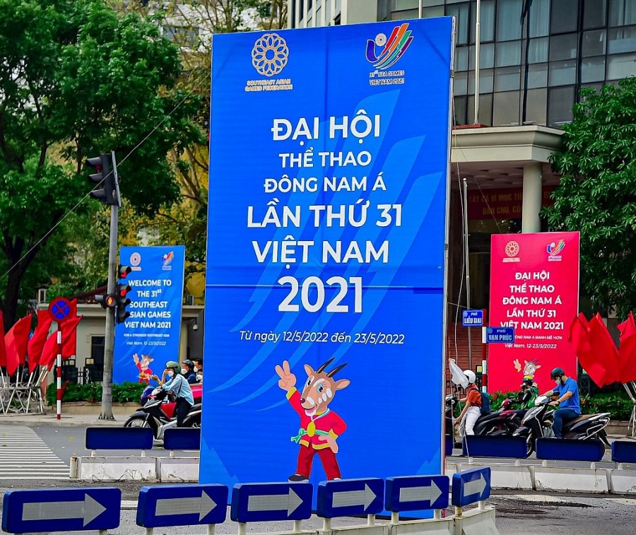 Phố phường Hà Nội “khoác áo mới” đón SEA Games 31