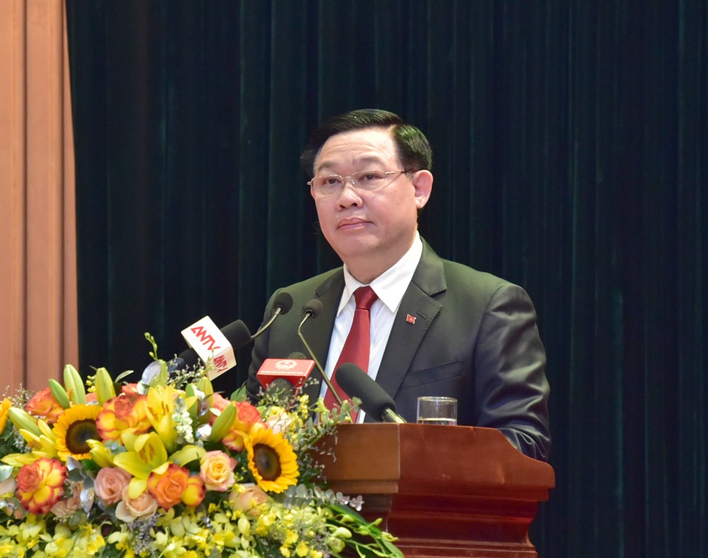 Chủ tịch Quốc hội Vương Đình Huệ phát biểu tại hội nghị. Chủ tịch Quốc hội Vương Đình Huệ phát biểu tại hội nghị.