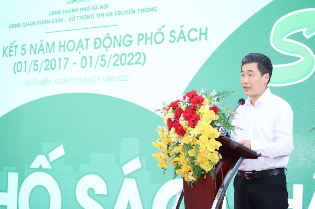 Phó Chủ tịch UBND quận Hoàn Kiếm Nguyễn Quốc Hoàn phát biểu tại Hội nghị