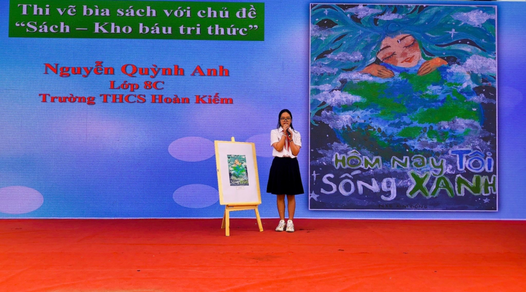 Phần thuyết trình thi vẽ bìa sách của học sinh trường THCS Hoàn Kiếm