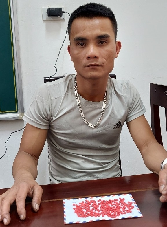 Nghệ An: Lái xe đầu kéo qua cửa khẩu mua ma túy