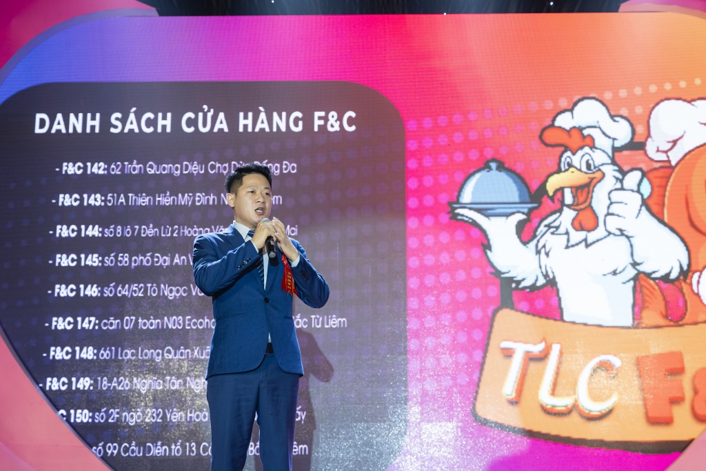 Ca sĩ Tùng Dương, MC Thùy Linh tham dự