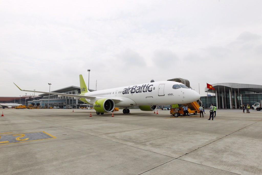 Máy bay A220 đến Hà Nội trong chuyến lưu diễn tại khu vực Châu Á, Thái Bình Dương