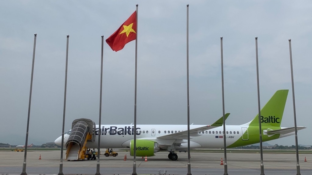 Máy bay A220 đến Hà Nội trong chuyến lưu diễn tại khu vực Châu Á, Thái Bình Dương